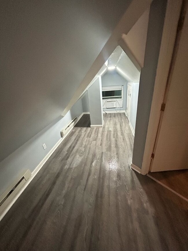 Building Photo - 516 W Third st