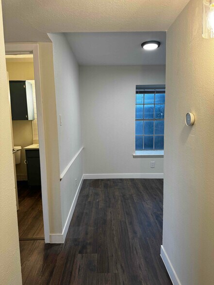 Building Photo - 170 De Chantle Rd