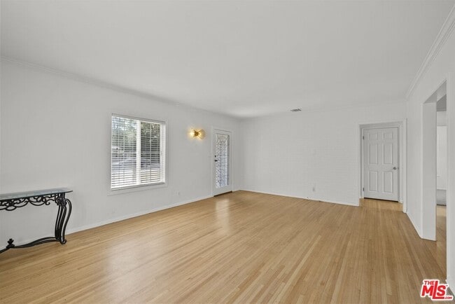 Building Photo - 923 W Orange Grove Ave