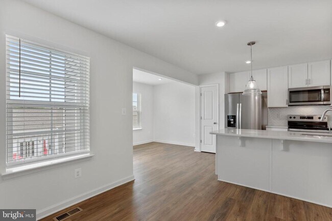 Building Photo - 233 Clifton Mnr