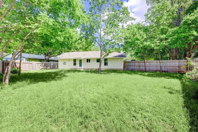 Building Photo - 3100 Ray Wood Dr