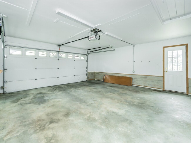 Building Photo - 17 Beechwood Dr