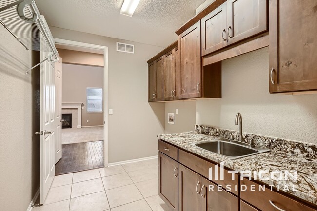 Building Photo - 14035 Hillrose Dr