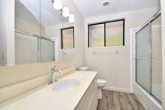 Building Photo - Upgraded Townhouse With Water Views!