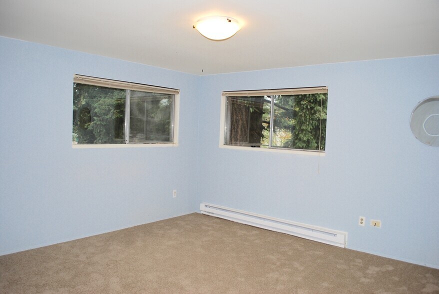 Building Photo - Shoreline Condo