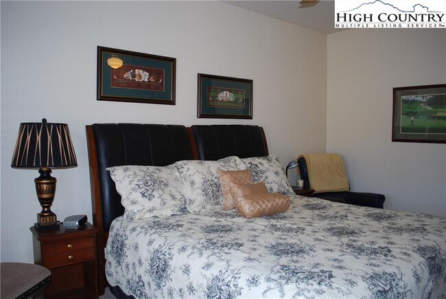 Building Photo - 421 E Landing Dr