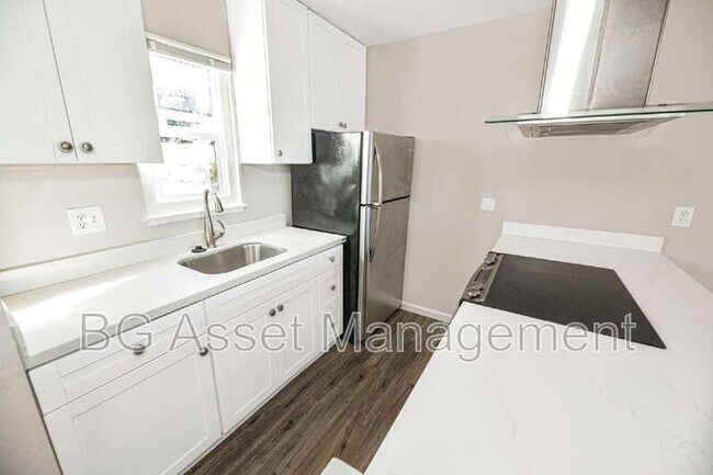 Building Photo - 944 Fletcher Ln