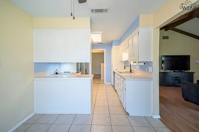 Building Photo - 1223 Amherst St