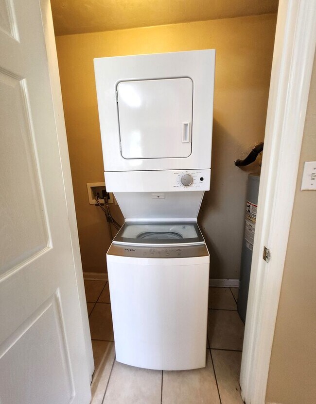 Building Photo - 3 bedroom for rent August 7, 2026 for $1695 per month, walking distance to FSU