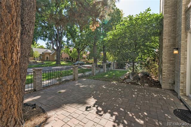 Building Photo - 541 Monroe St