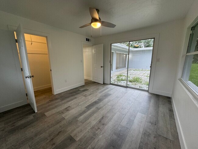 Building Photo - 116 Myakka Dr