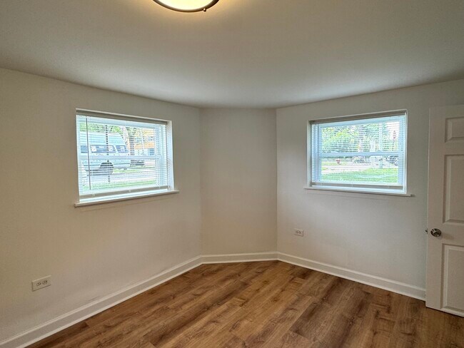 Building Photo - 6452 W Dickens Ave