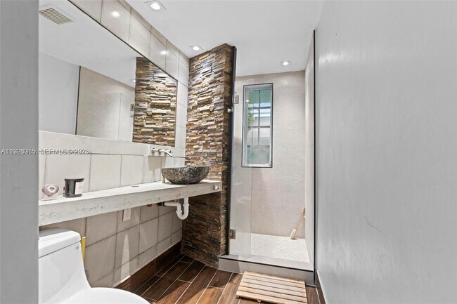 Building Photo - 1571 Pennsylvania Ave