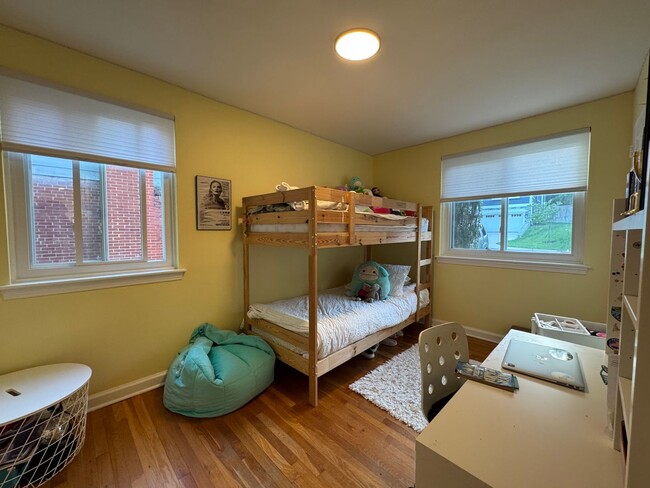 Building Photo - Fantastic 5 Bed 3 Bath Single Family Home ...
