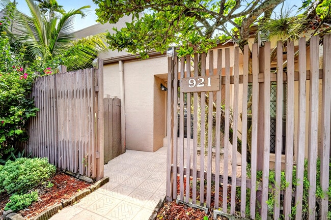 Building Photo - 921 NW 122nd Terrace
