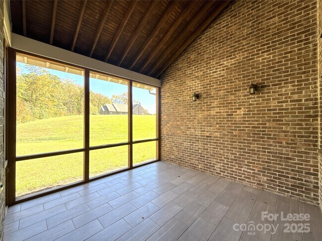 Building Photo - 14019 Thompson Rd