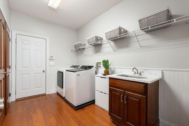 Building Photo - 1255 Jensen Park Dr