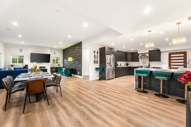 Building Photo - 1400 N Orange Dr