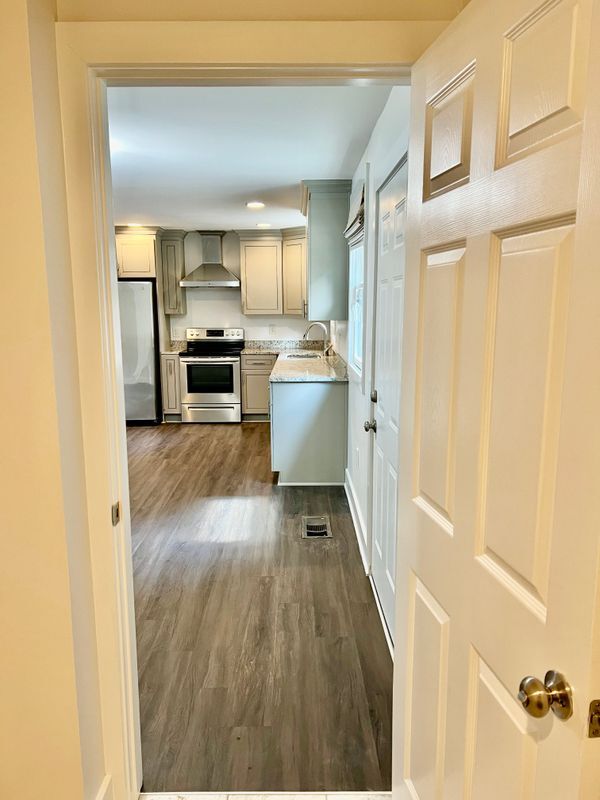 Building Photo - 375 Cologne Dr SE