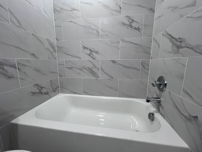 Building Photo - Updated 3-Bedroom Townhome for Rent in Eas...