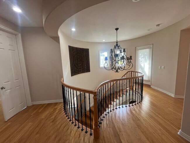 Building Photo - Elegant 5-Bedroom Carmel Valley Home with ...