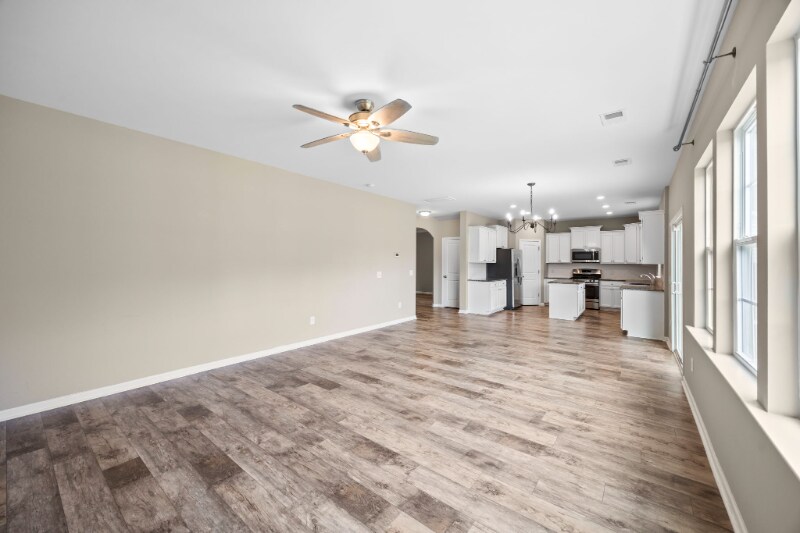 Building Photo - 677 Redbud Ln