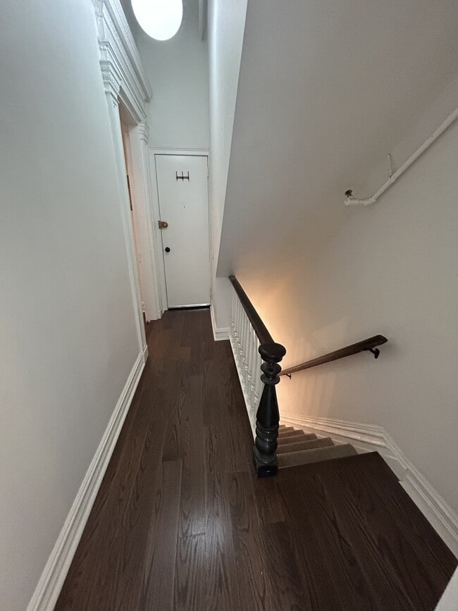 Building Photo - West 20th St 3 BD 2BA  Duplex-  11Ft Ceili...