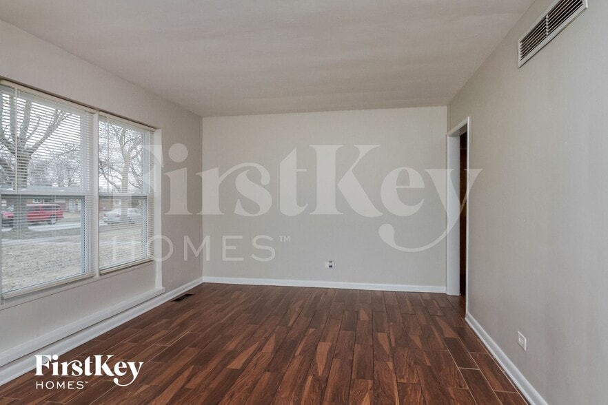 Building Photo - 17941 Wildwood Ave