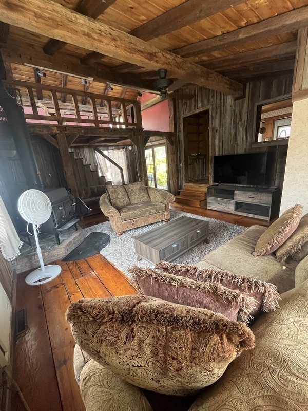 Building Photo - 11 Maple Ave