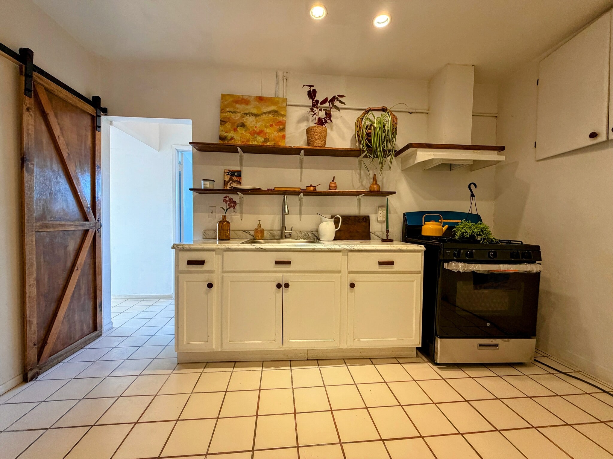 Kitchen - 1369 Helen Dr