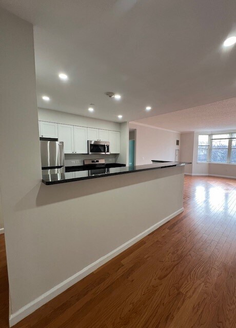 long counter - 300 Mamaroneck Ave