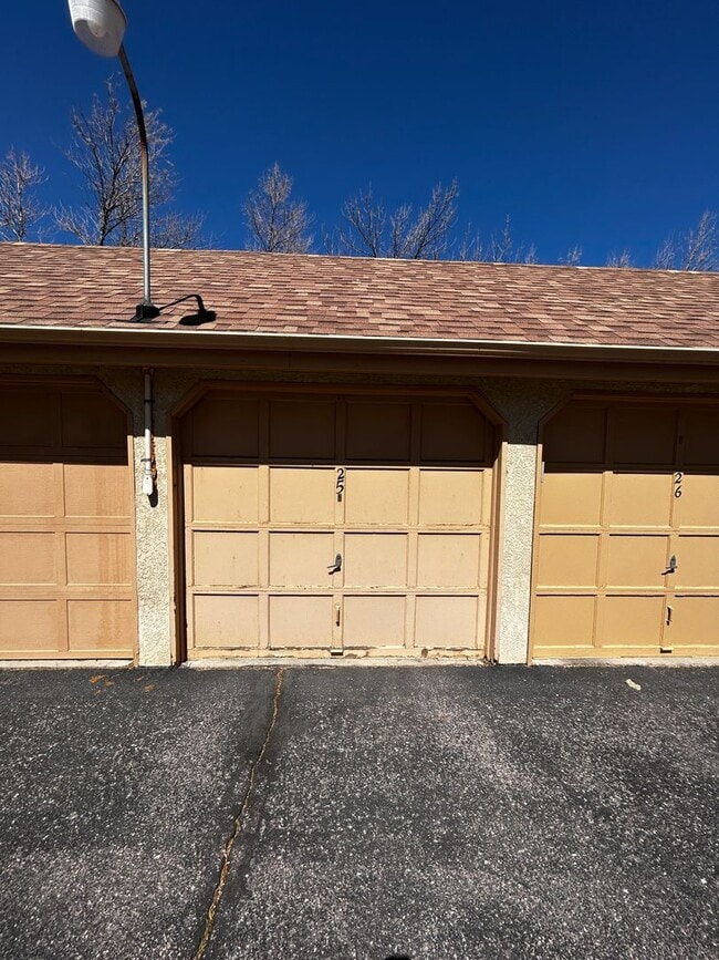 Building Photo - Quaint 1 Bedroom Condo in the Southwest pa...