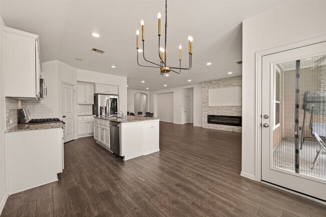 Building Photo - 16039 Cypress Farms Dr