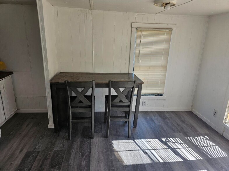 Primary Photo - 1801 S Business 45