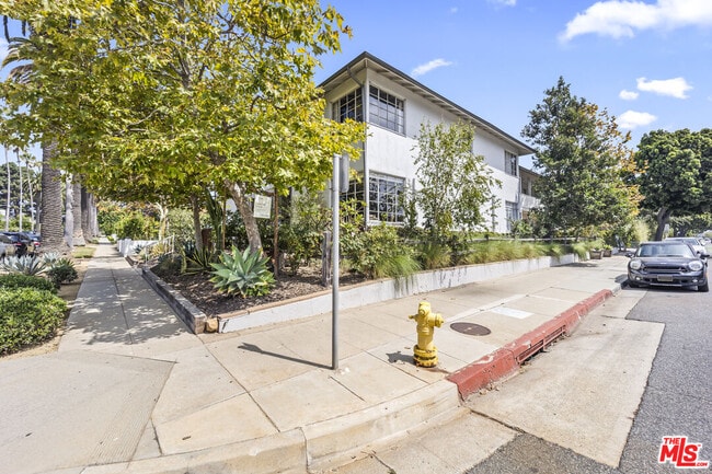 Building Photo - 1807 Montana Ave