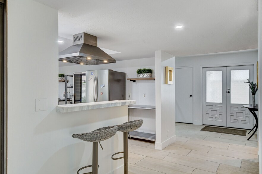 Building Photo - 945 Vegas Valley Dr