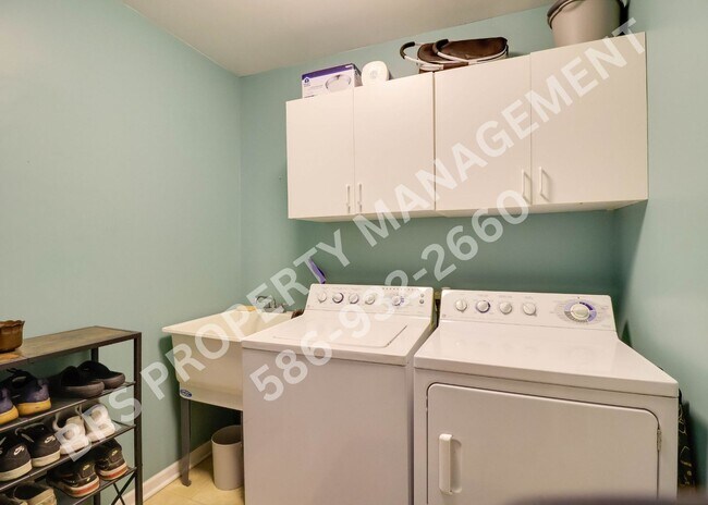 Building Photo - New Baltimore 2 bedroom 2 bath condo