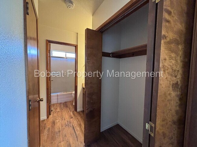 Building Photo - 1516 South Ct