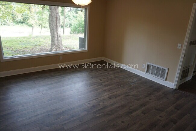 Building Photo - 4747 Crescent Dr