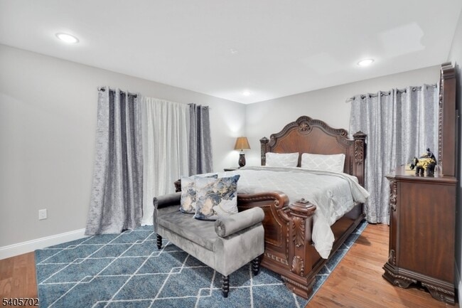 Building Photo - 225 S 9th St