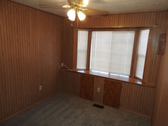 Building Photo - Corner Lot