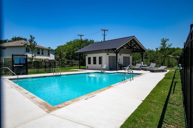 Building Photo - 837 Falkland Trace