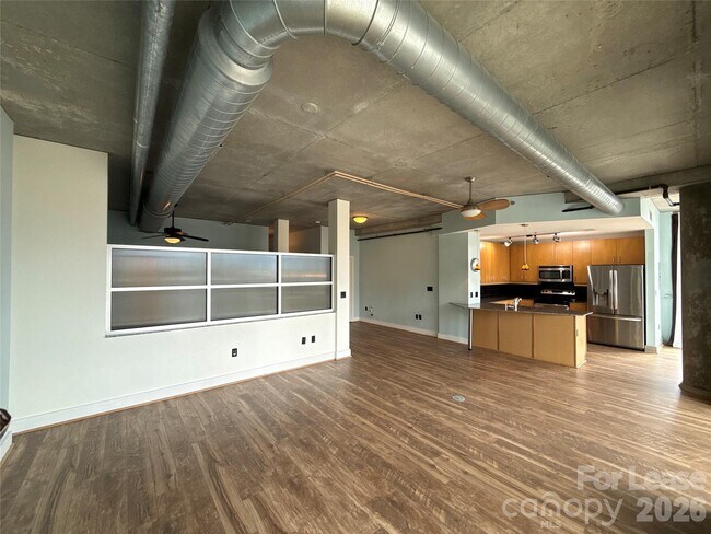 Building Photo - 505 E 6th St