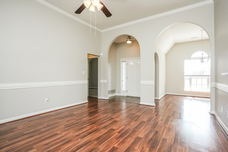 Building Photo - 8332 Pinnacle Dr