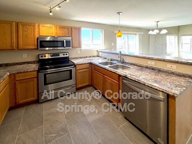 Building Photo - 5048 Weaver Dr