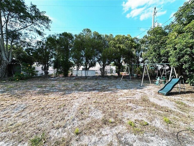 Building Photo - 2404 Florida Blvd