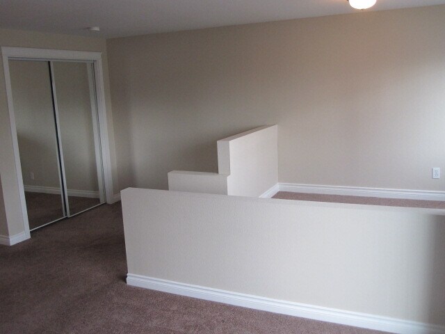 Building Photo - 2200 Thorndyke Ave W