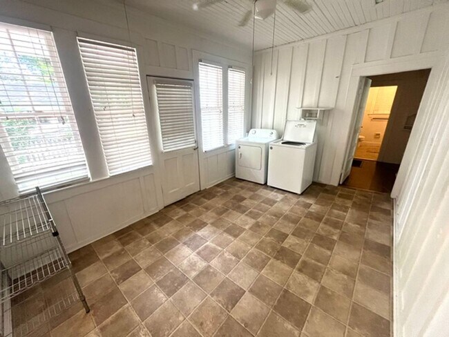 Building Photo - Move in Special: 1/2 off First Month's Rent - Located in the incredible Belhaven Historic District