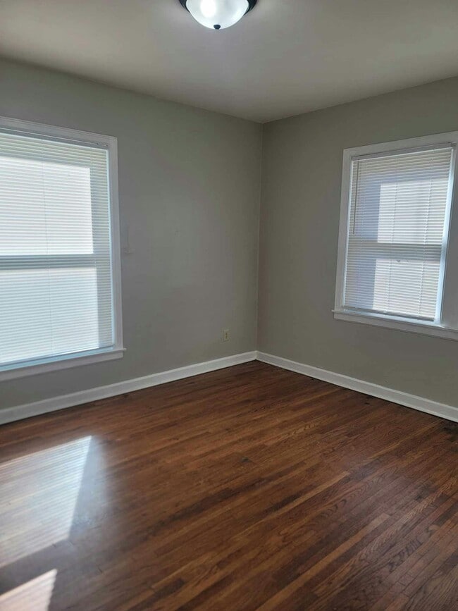 Building Photo - 903 S Rutan St