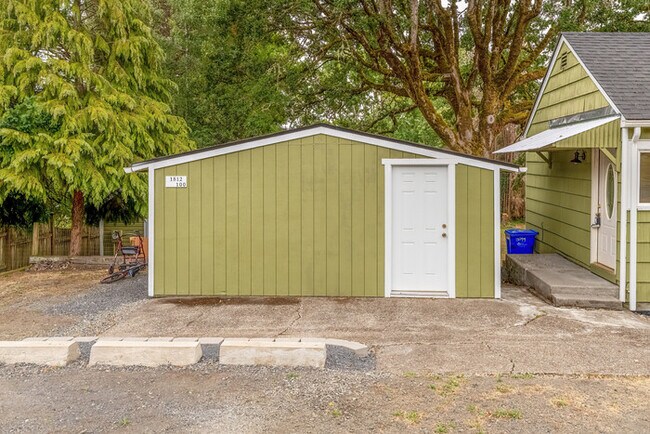 Building Photo - TWO BEDROOM HOUSE IN KELSO